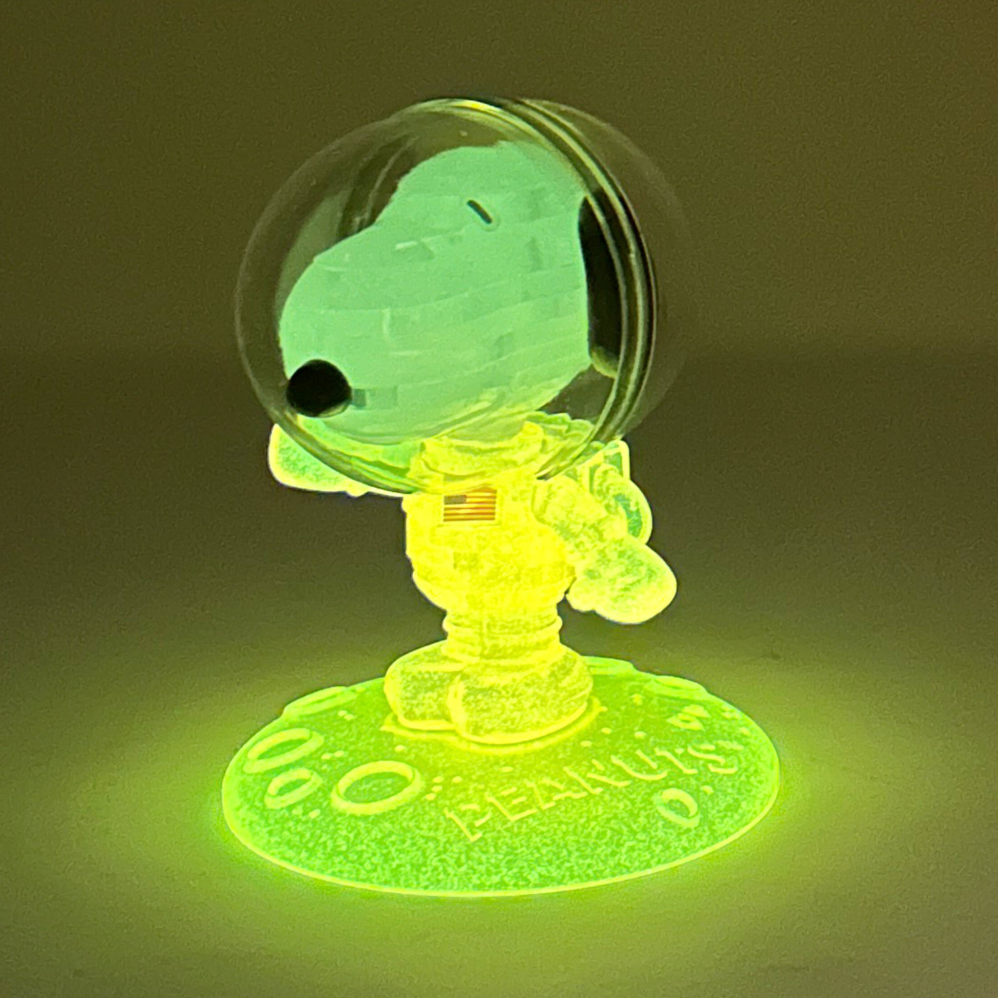 3D Crystal Puzzle - Glow-in-the-Dark Peanuts Astronaut Snoopy